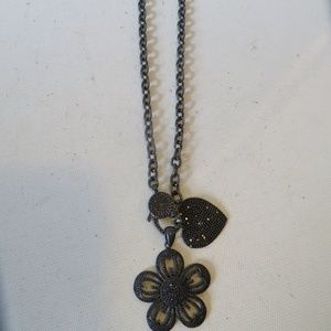 SHAG PEWTER GRAY CHAIN NECKLACE W/HEART AND FLOWER